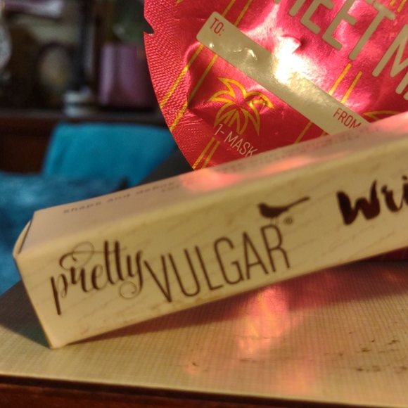 Pretty Vulgar Eyeliner with bonus face sheet mask - Picture 2 of 5